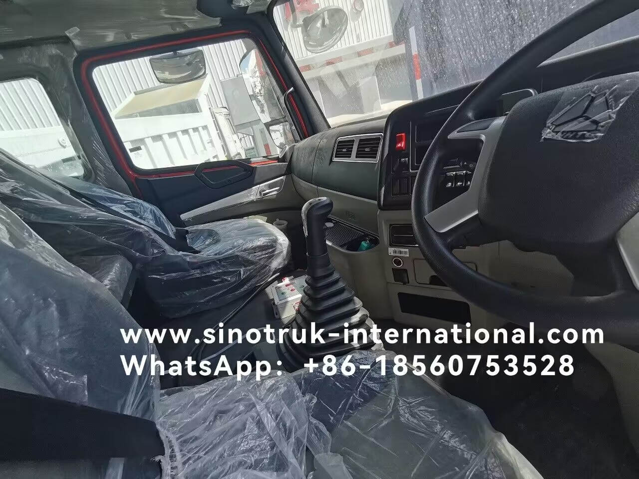 Sinotruk Hohan New Howo Tipper Dump Truck N7 8 × 4 12 Wheels 380Hp Lhd Or Rhd With Tarpaulin U Type Container