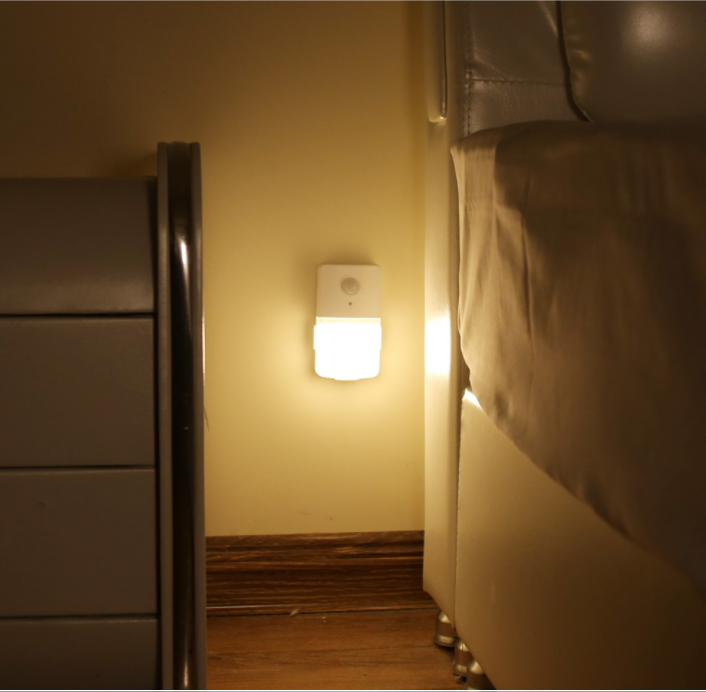 Cold White 31Lm 3000K Battery Operated Motion Sensor Light 30000 Hours