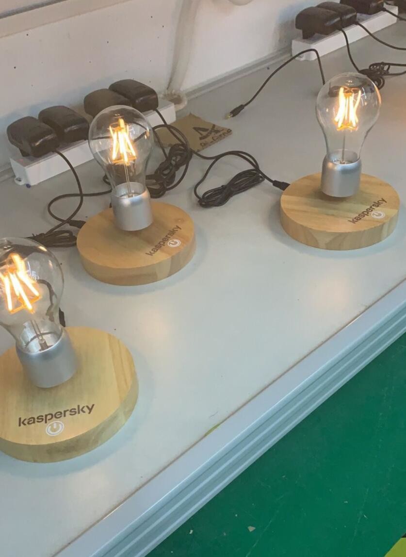 hotsale christmas wedding gift magnetic levitation floating beside lamp light night bulb display racks