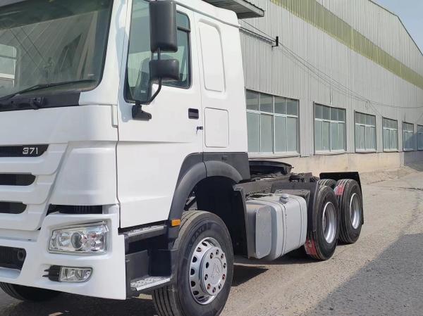6-8L Manual Transmission Sinotruk HOWO 6*4 Tractor Truck for Heavy Load