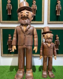 Quality OEM Design Carving Wooden Art Sculpture Artists Collectible Crack Resistant wholesale