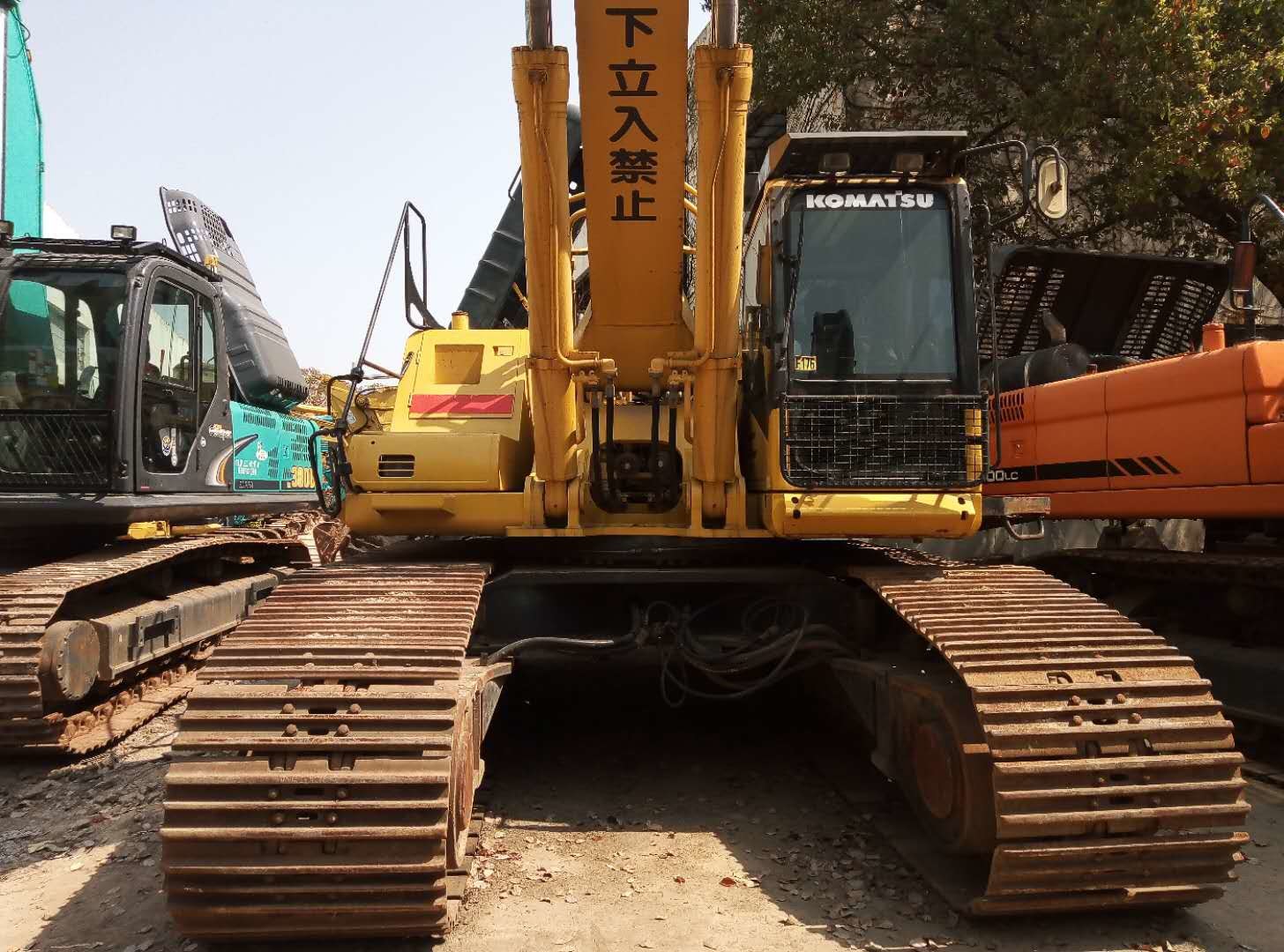 Used KOMATSU PC650LC-8R 59 Ton Crawler Excavator in good condition and cheap price