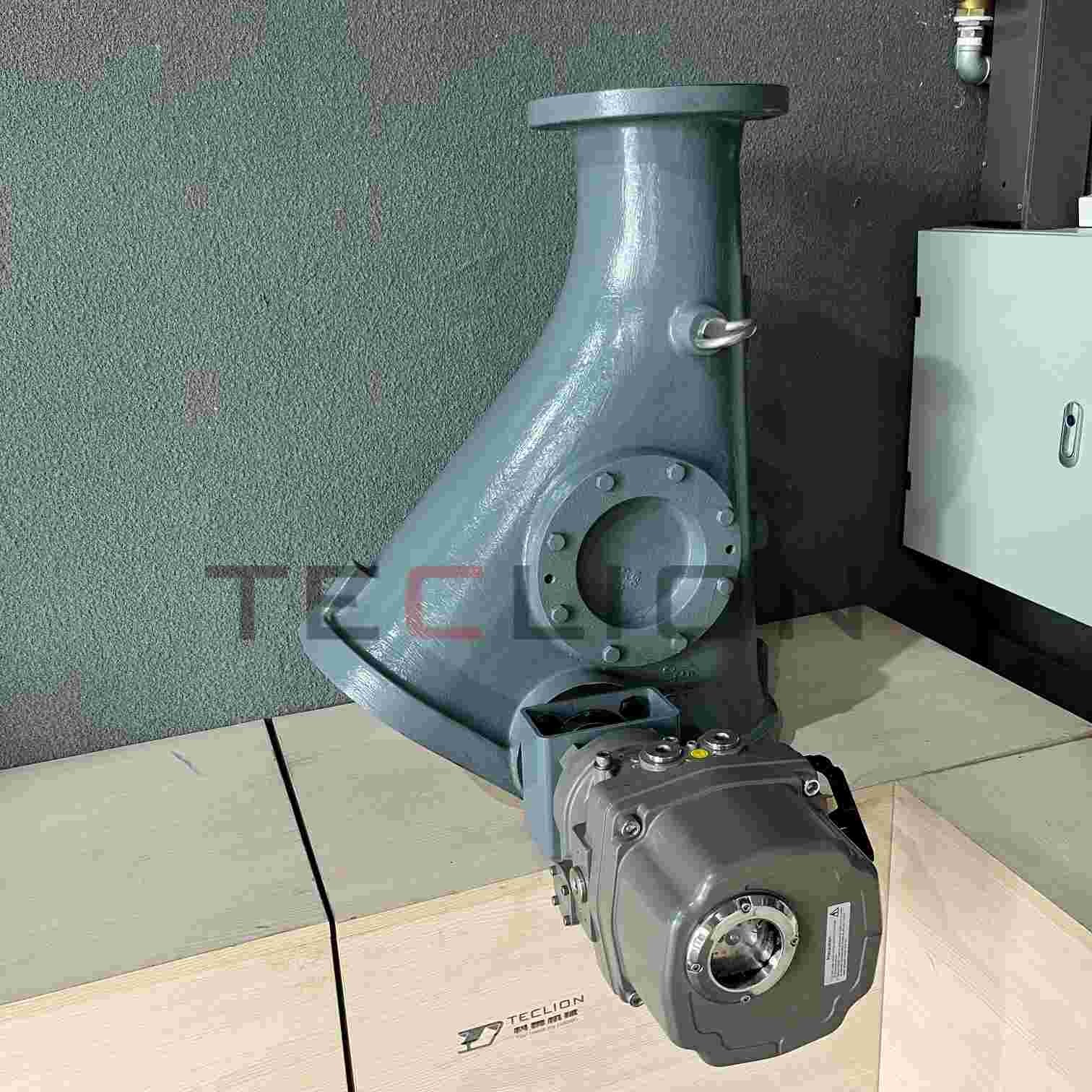 Non actuated cast iron swing diversion valve, a new choice for industrial fluid distribution