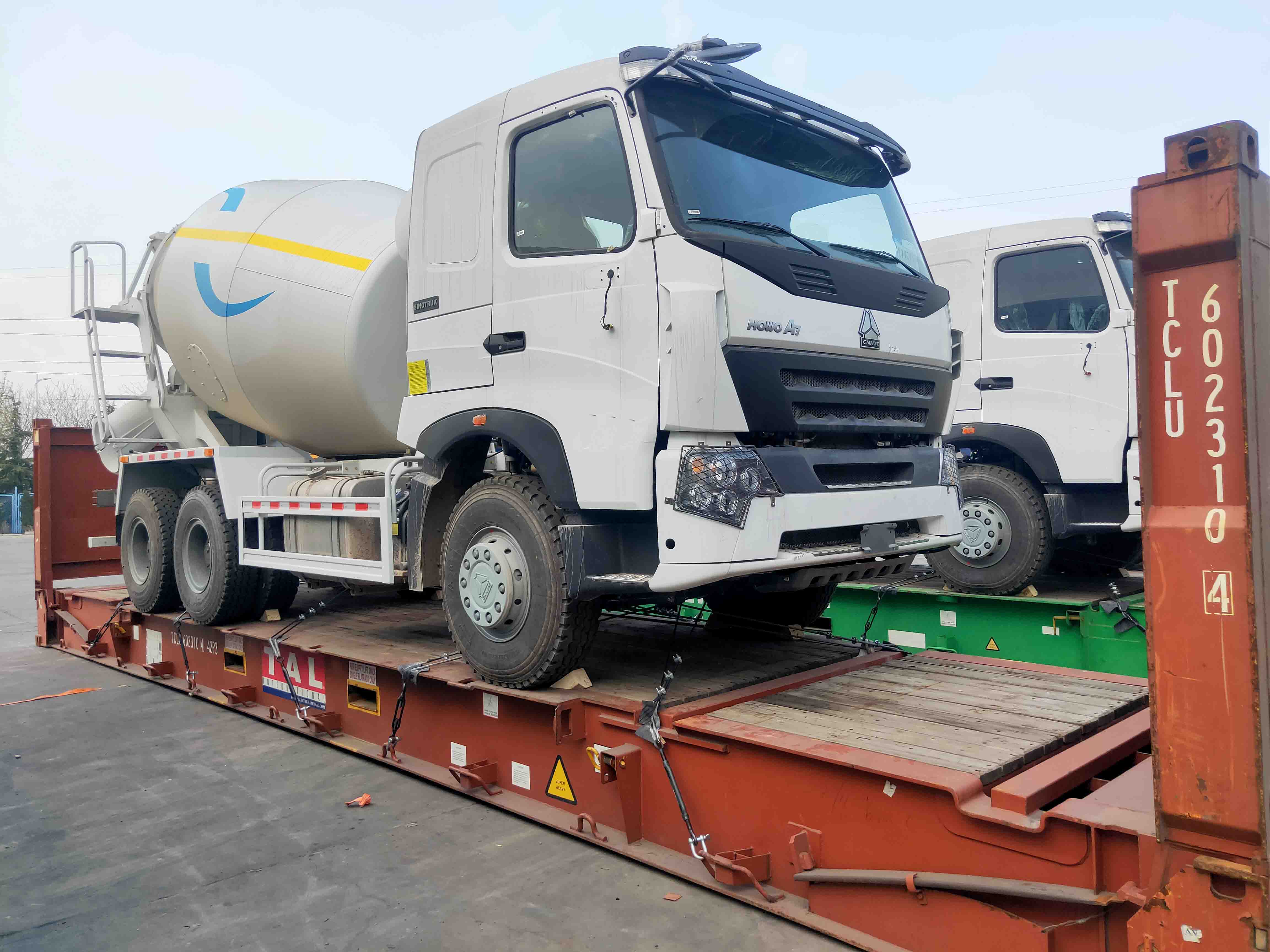 FH 500 Tractor Truck Head 4*2/6*2/6*4 Dynamic Steering Euro Truck for Logistics Transportation Used and Affordable
