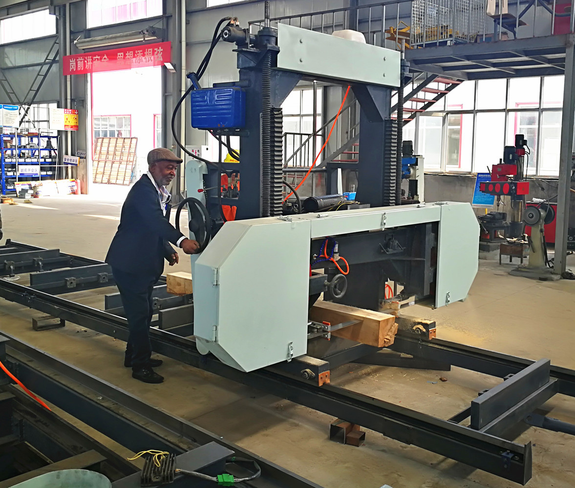 Horizontal hard log cutting diesel portable sawmill /Log cutting band saw