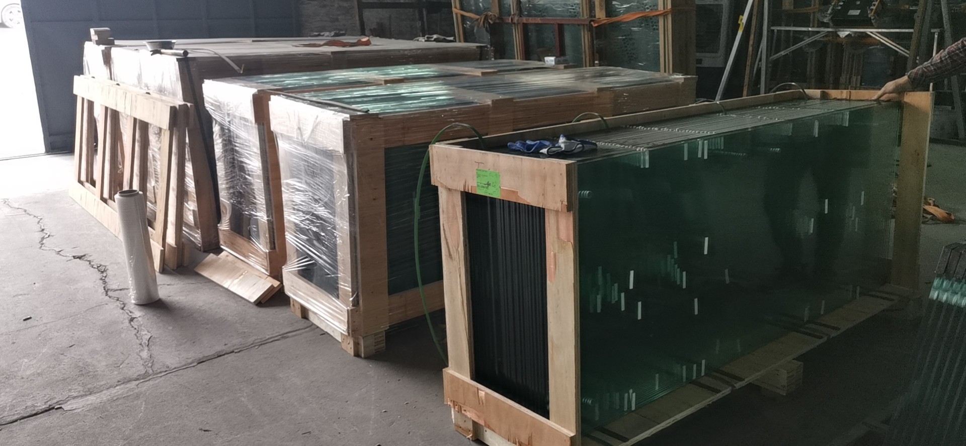 Customized Curved Toughened Shower Tempered Glass 8mm 10mm 12mm Thk Clear