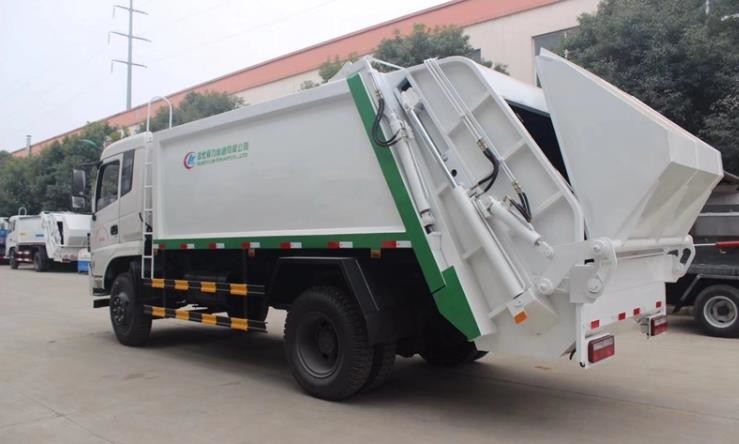 Engine Capacity 4500ml Special Purpose Truck With 1.2cbm Rubbish Bin Euro 3