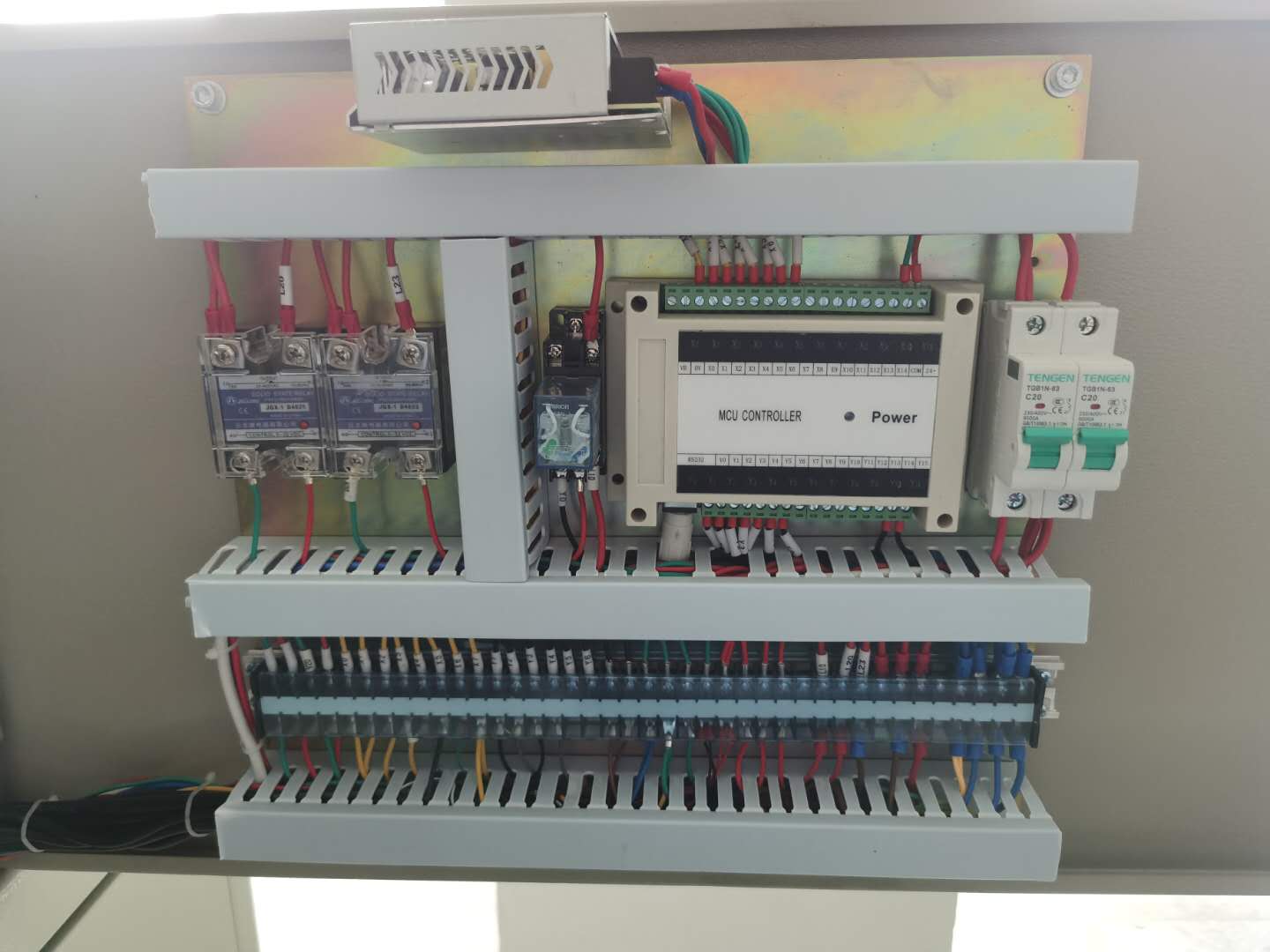 Professional Manufacturer Heat Sealer Package PLC Servo Motor Food Flowing Wrapping Machine