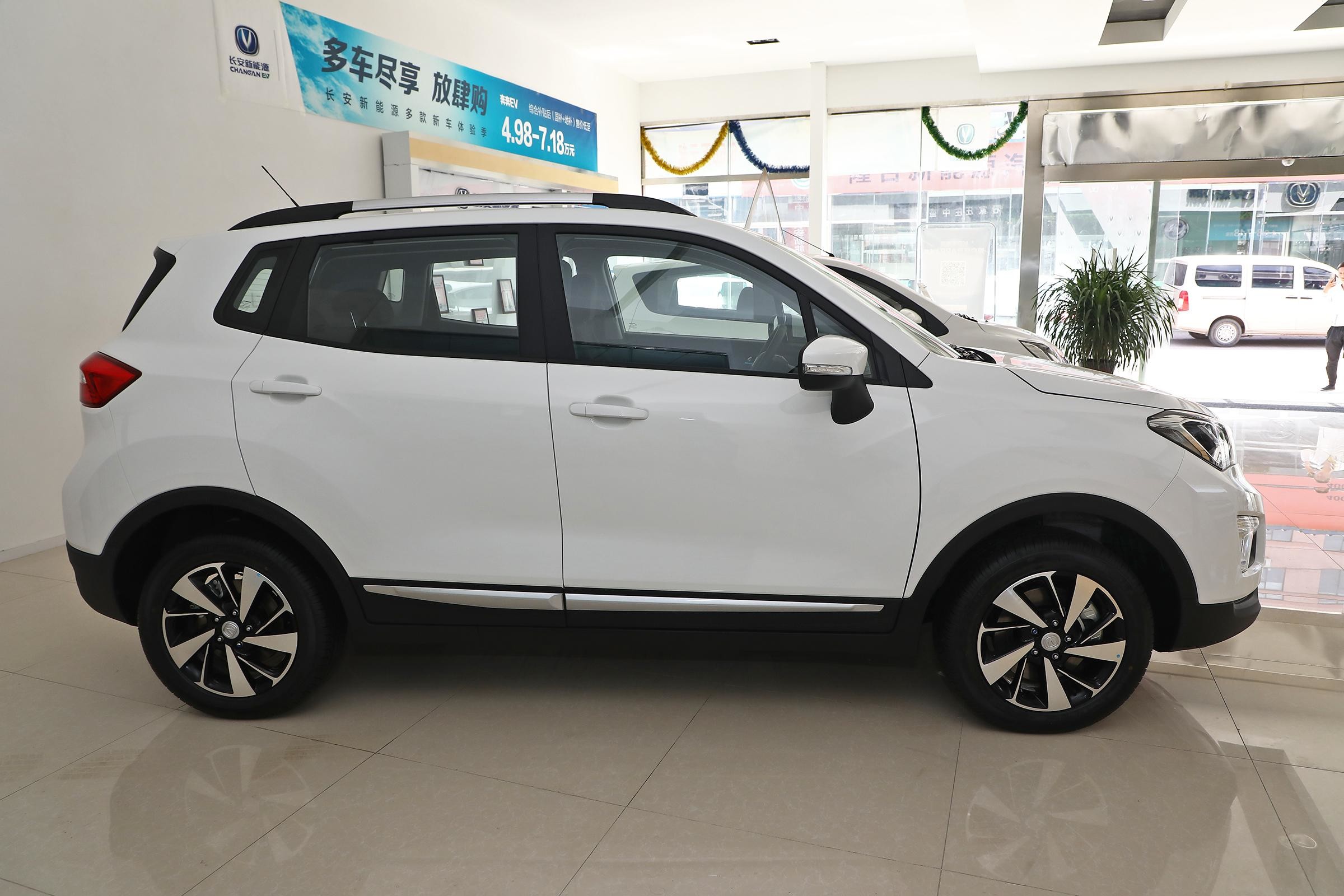 Environmentally Friendly Left Hand Driver Hatchback EV CS15 Euro 6