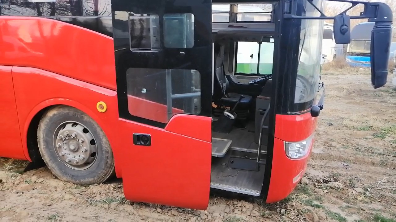 Used Diesel Sleeper Coach Bus with Sleeping Berth in Good Condition