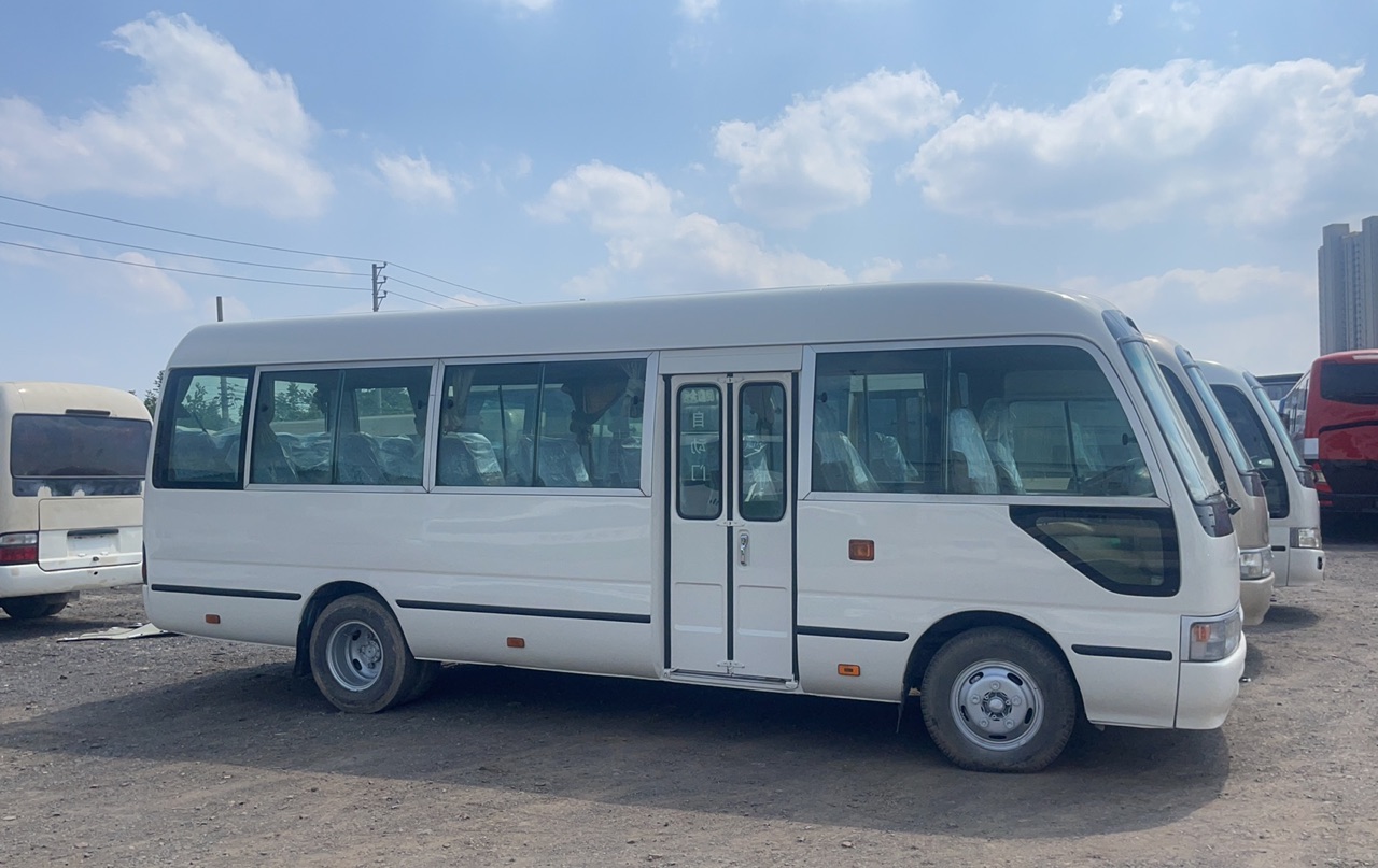 Max Torque 340Nm/rpm Gas / Petrol Toyota Coaster 24 Seats Small Passenger Coaster Bus