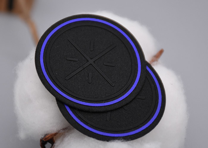 2D Raised Silicone Logo Heat Transfer Clothing Labels Woven Fabric