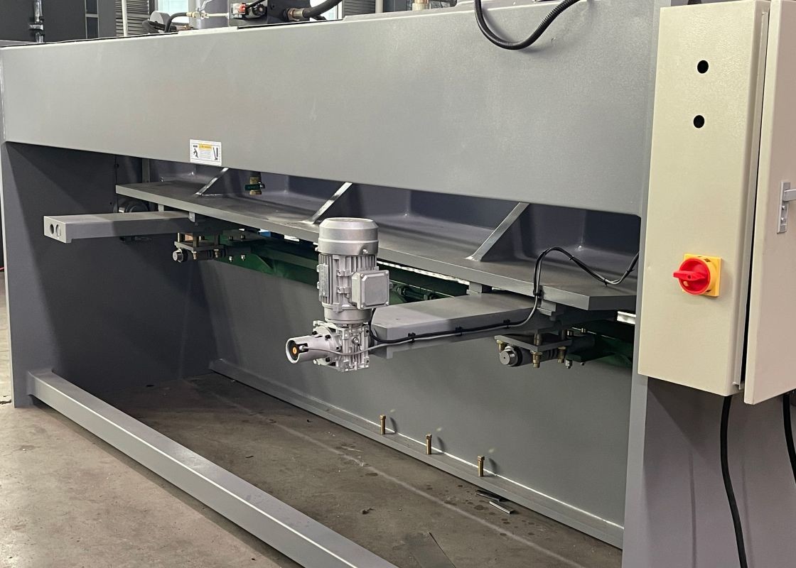 Q12K-8*3200MM Hydraulic Guillotine Shearing Machine NC Cutter With Blade Gap Adjustment