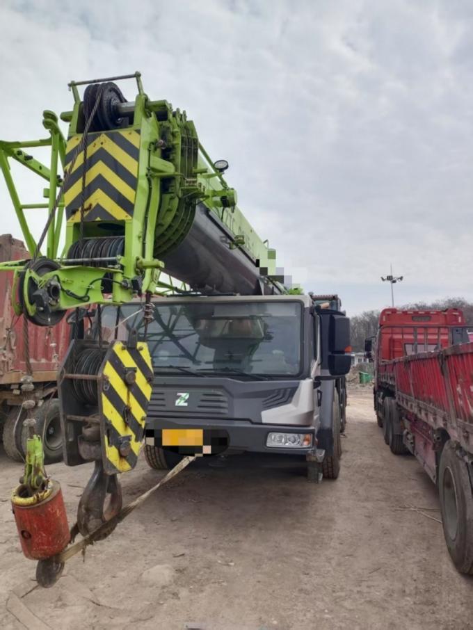 Zoomlion ZTC251V562-1 truck crane 1