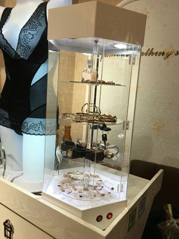 Multi Color Rotary Acrylic Retail Display Stands 4 Storey High Strength Titanium Alloy Material