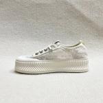 Women casual fashion shoes with breathable meth surface and lace up