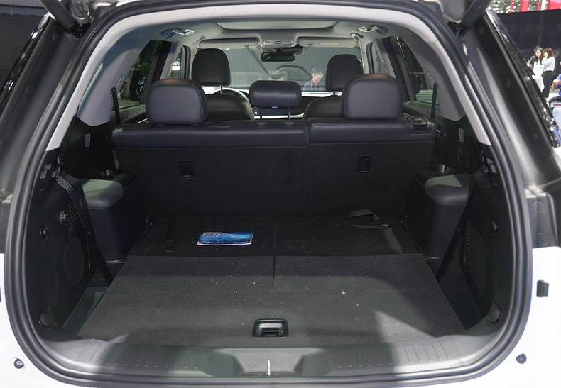 Luxury Design Changan CS95 PLUS Left Steering Two-wheel Drive Large SUV Maximum Power 150-200Ps Displacement 1.5-2.0L