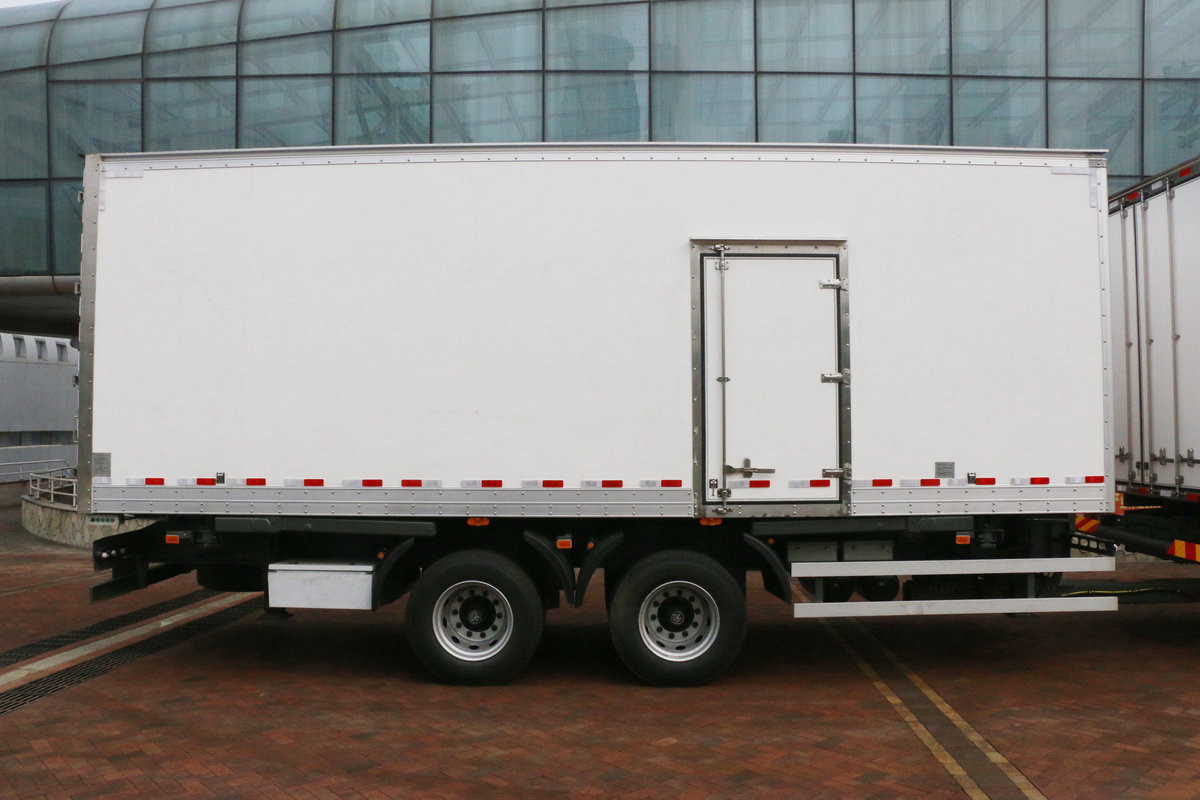 Single Row Of Half Seats Manual 16 Gears Diesel 480HP 6*2 Mid-Axle Removable SITRAK Van Truck