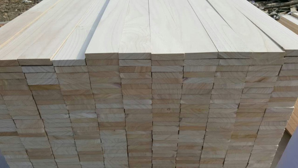 Poplar Solid Timber Board Moisture Content 8%-12% With Length 100mm-2440mm