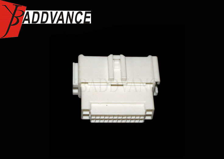 Electrical 28 Pin Male Wire Terminal Connectors White Color For Auto