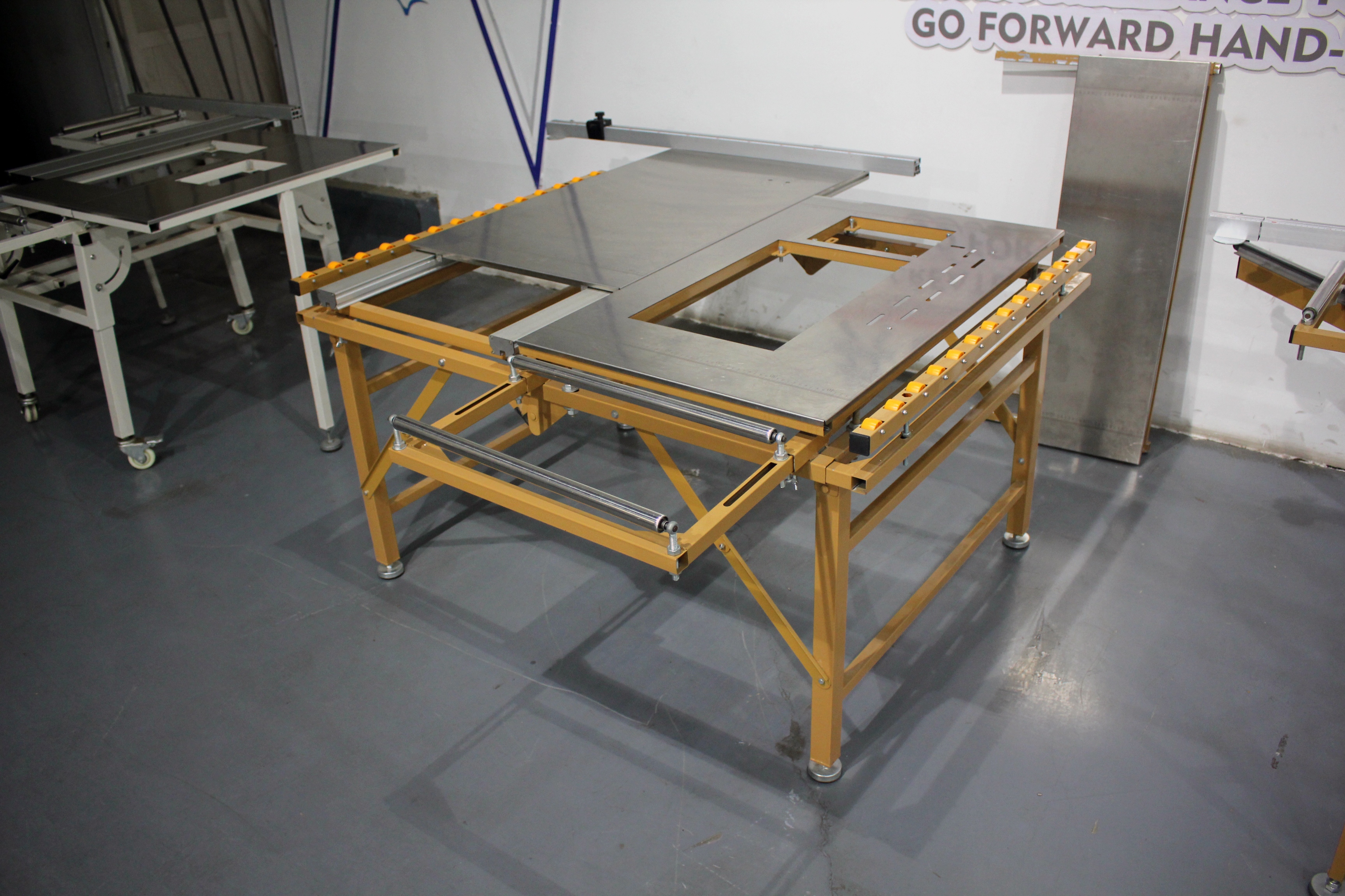220V Voltage Sliding Table Panel Saw For Easy Woodworking Operation Efficiency