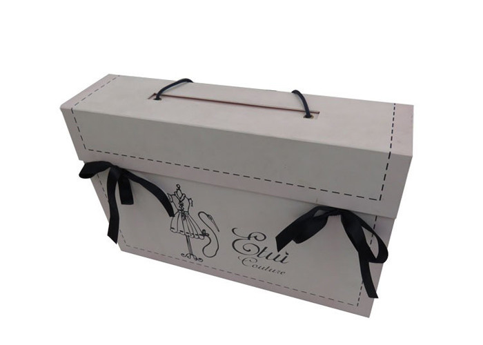 Hot Embossing Red / White Cardboard Gift Boxes With Handles Nontoxic UV Printing