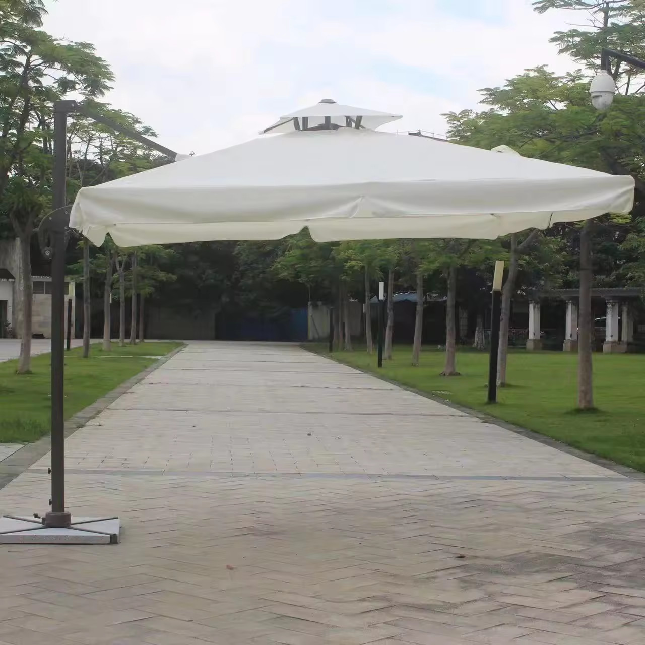 Outdoor Garden Sunshade Umbrella with Durable Round Design UMBRELLA-04