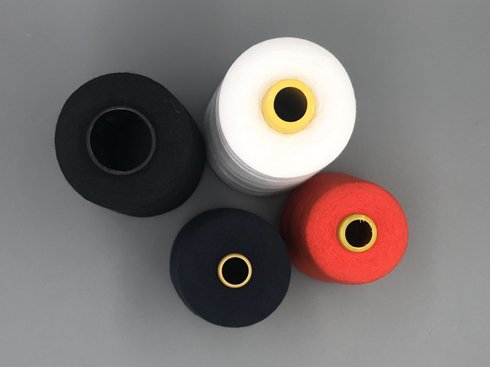 Fine Denier 40/3 Little Hairness Dyed Spun Polyester Yarn For Sewing