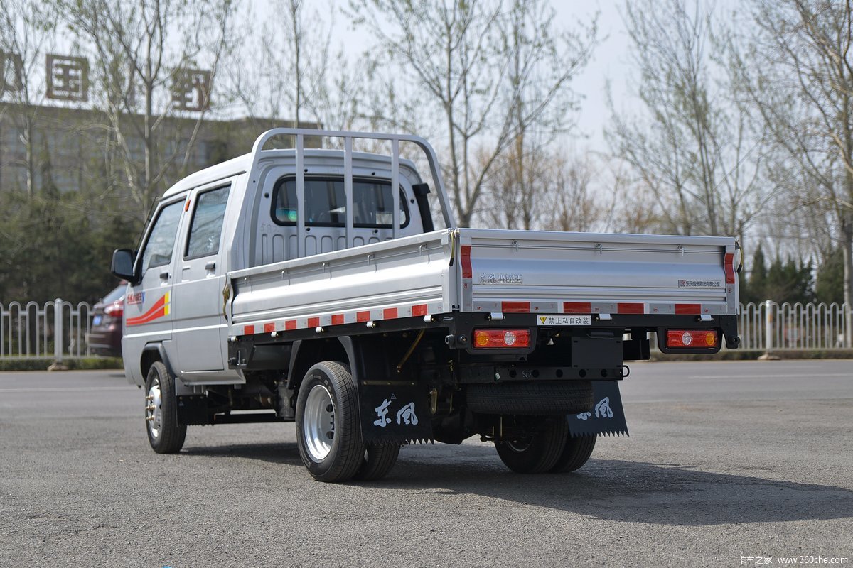 FAW Light Cargo Truck with 2700x1540x360 Cargo Tank Dimension Manual Transmission