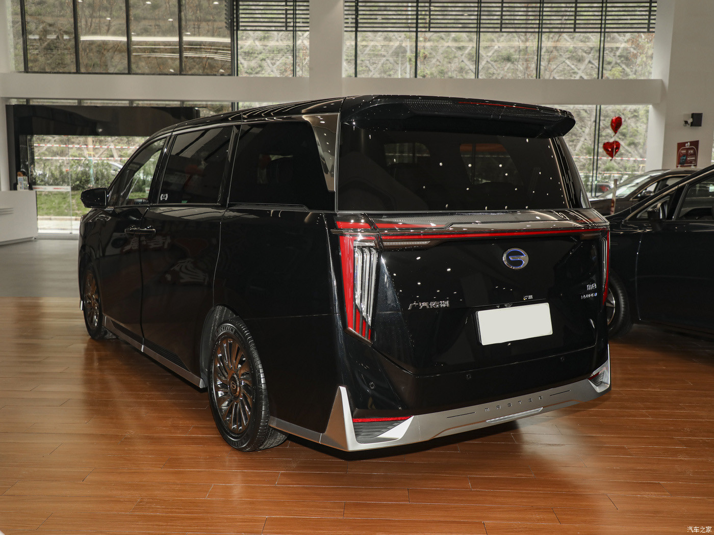 M8 Petrol SUV Cars 2022 Model Compact MPV Cars With Max Power 150bhp 6000rpm