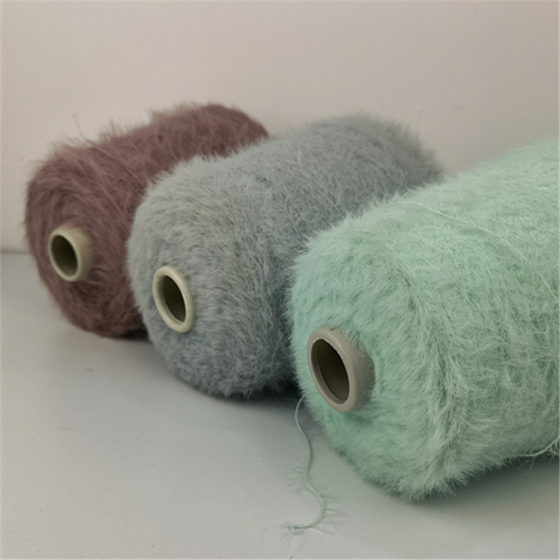 Dyed 100% Polyester Feather Knitting Yarn High Tenacity