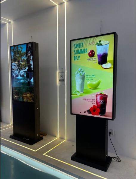 55inch 3000cd/m2 IP65 Ultra Slim Lightweight Aluminum Outdoor Digital Signage