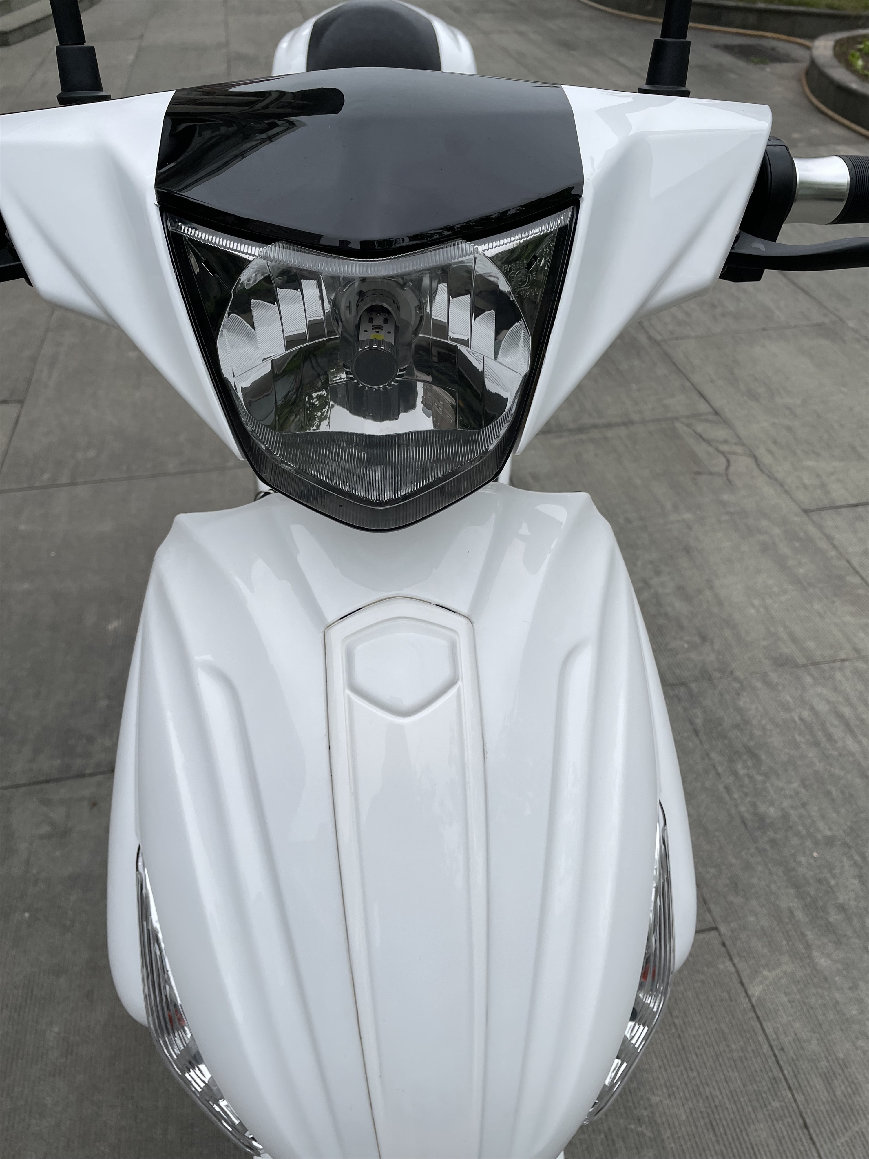 CE EEC Certified Light Weight Europe Style Pedal Assist Lead or Lithium Battery E Scooter With Full Colorful Display Bluetooth