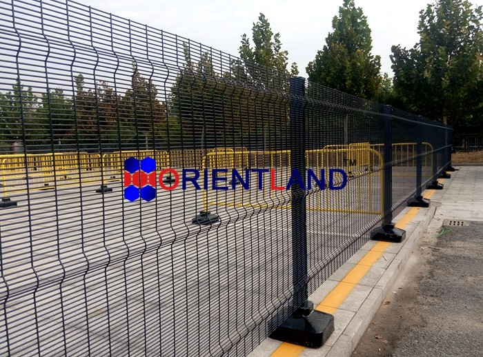 PVC Coated 358 High Security Mesh Fence Anti Climb Mesh Fence 8gauge 4.0mm