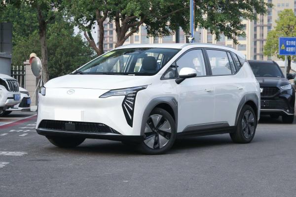 AION Y Plus Electric 5 Seater Car 150Km/h Front Engine 4 Wheel Drive Electric