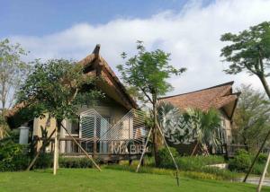 Quality Exotic Style Prefabricated Wooden Houses Good Seismic Performance Insect Proof wholesale