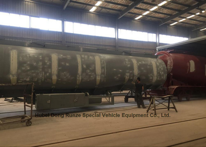 Carbon Steel Oil Transport Tank Trailer Tri Axle Heavy Capacity 30000L-45000L
