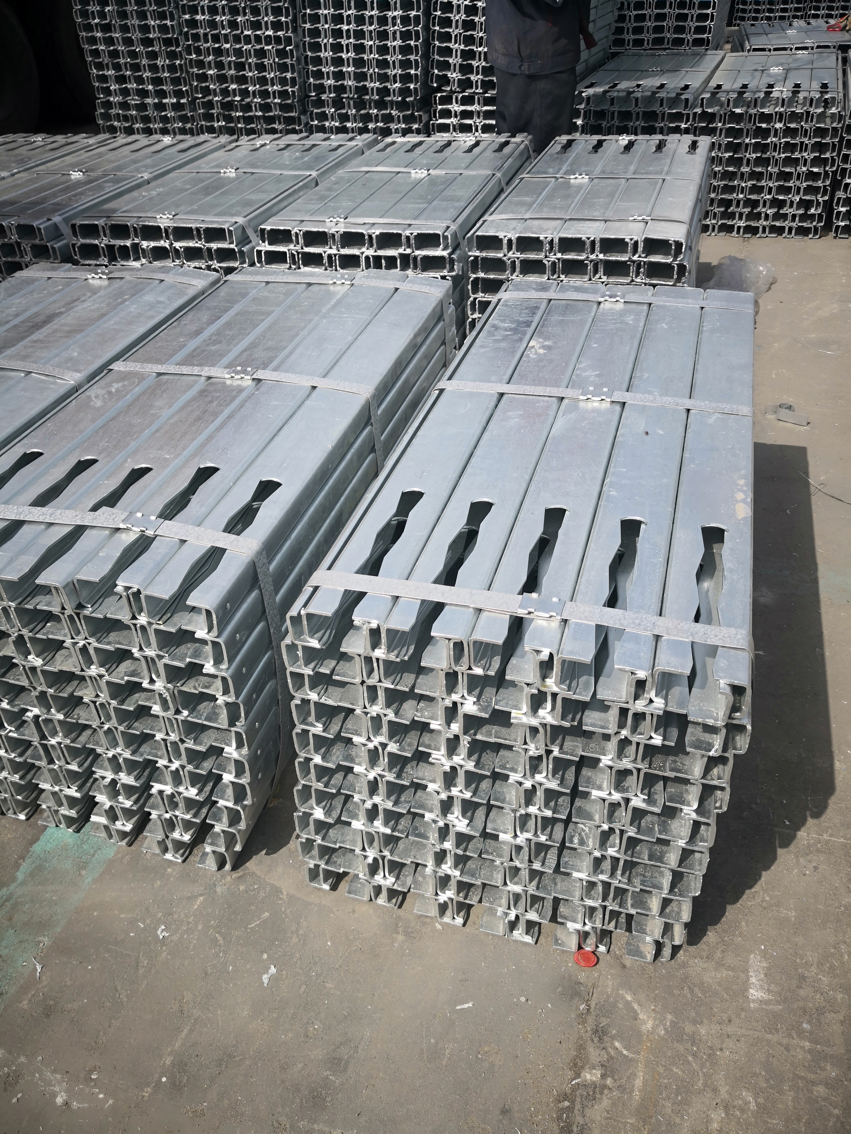 Q235 SJ235R Customized Galvanized Traffic Barrier Steel Highway Guardrail