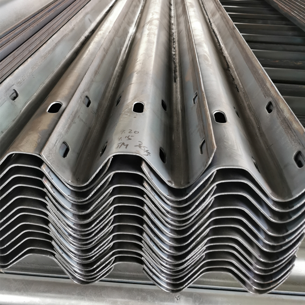 Hot Galvanized Cold Rolled Technology Customized W Beam Highway Guardrail Traffic Barrier