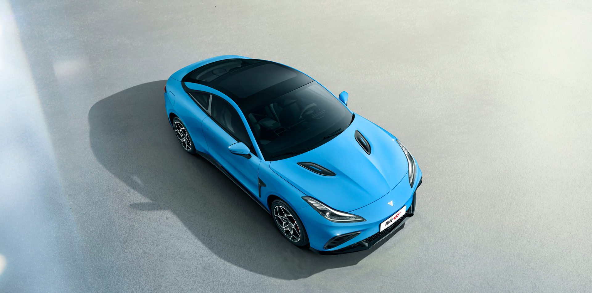 High-End Electric Sports Car Fast Charge in 0.5 Hours Slow Charge in 11 for Neta GT
