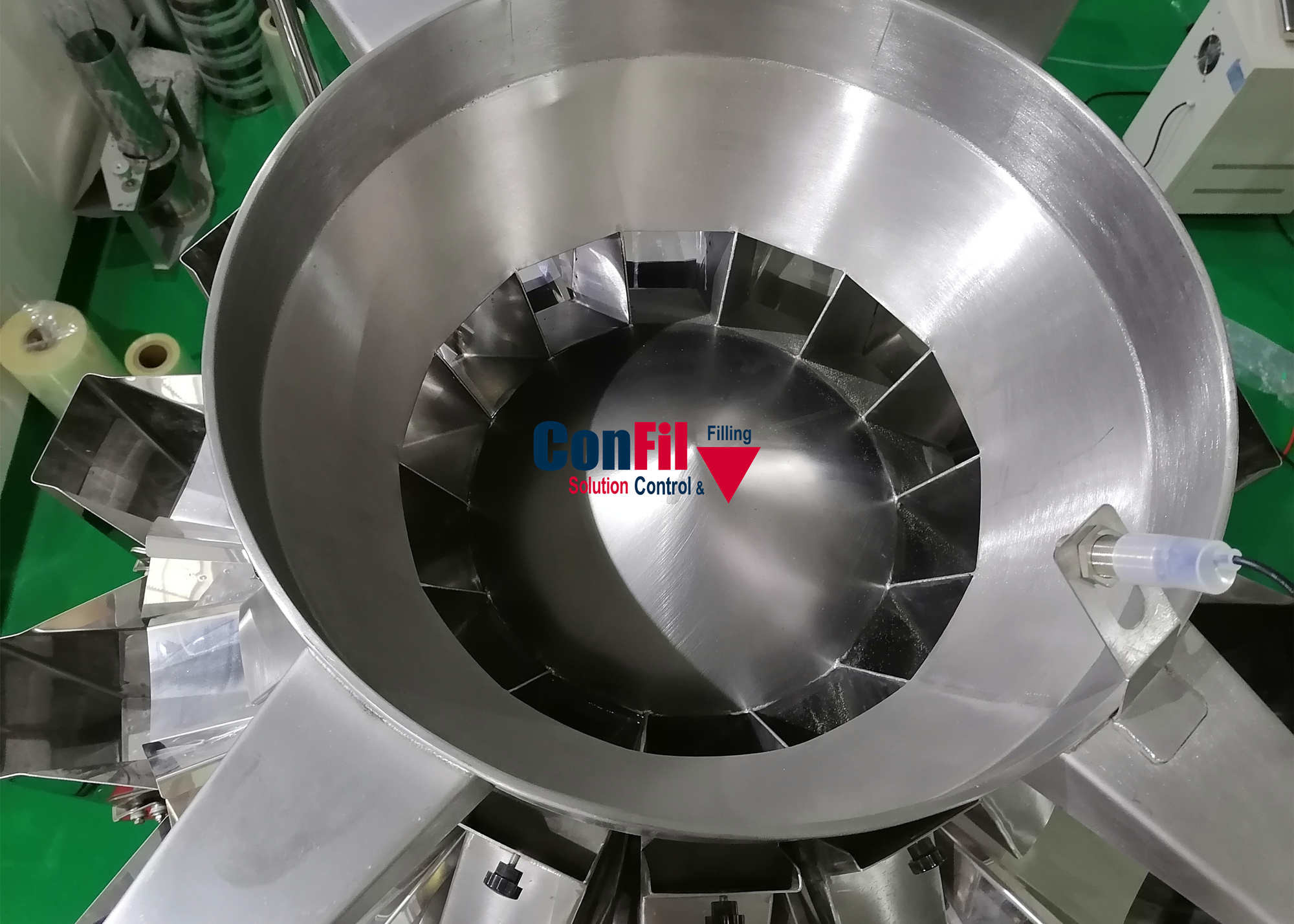 Multihead Weighing Sugar Pouch Packing Machine With Central Tank Storage