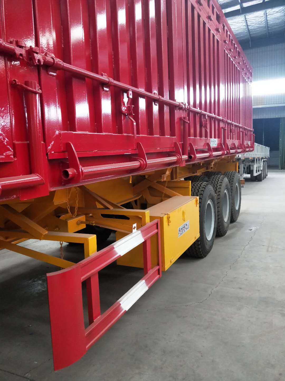 53ft Enclosed Box Cargo Dry Wing Van Truck Semi Trailer with 30-100T Max Payload