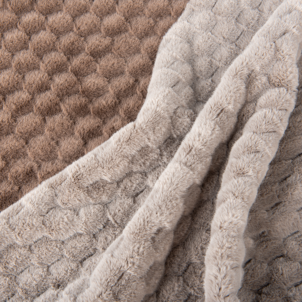 Front Material 100% Polyester Faux Fur Plush Fabric for Garment and Throw Blanket