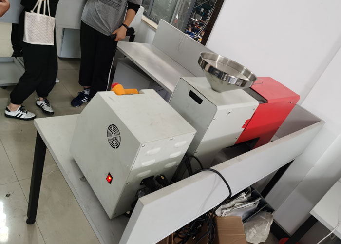 desktop injection molding machine