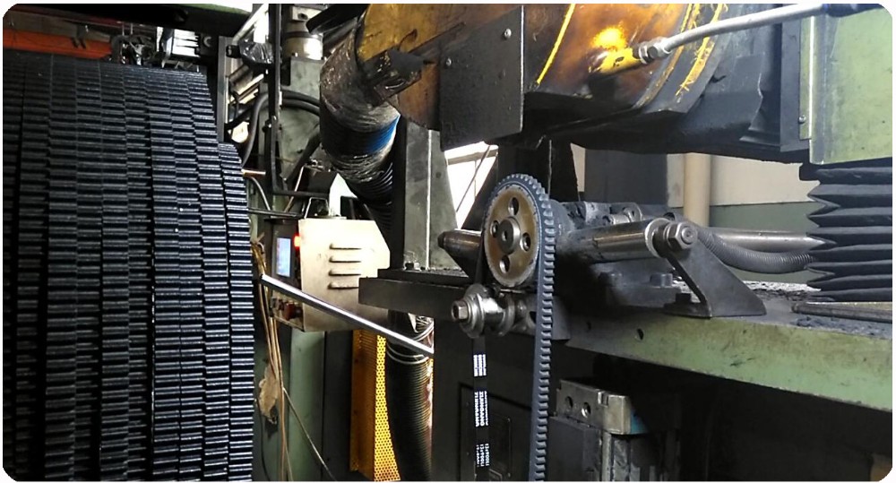 Nonstandard Power Transmission Rubber Toothed Synohronism Cogged V Belt for Power Needs