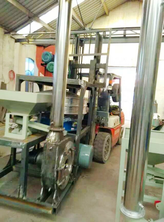 SKD11 Automatic Wood Sawdust Machine Double Cooling SKF Shaft Vibration