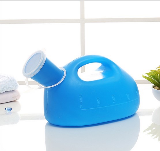 Portable male urinal with lid, Men's urinal,Re-Useable male urine bottle,disposable medical urinal 2000ml,Blue,