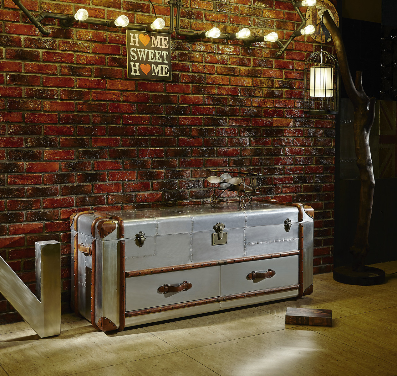 Retro Vintage Leather Storage Trunk Aluminium Sheet Lifted Cover 2 Drawers For Office