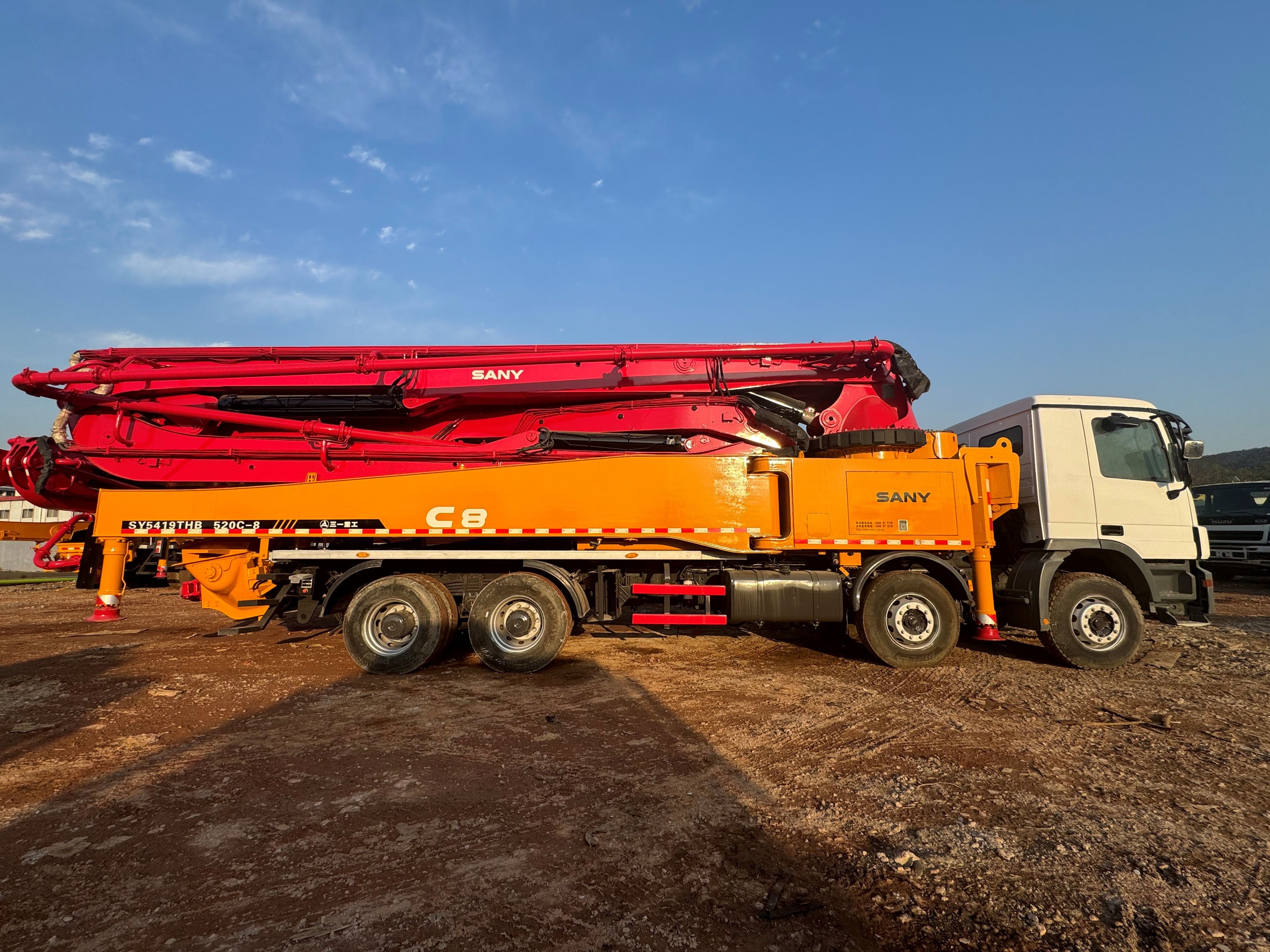 Semi-Dry Shotcrete Type Concrete Pump Truck 52 Meters Installed on Mercedes Chassis with Total Weight of 41330kgs