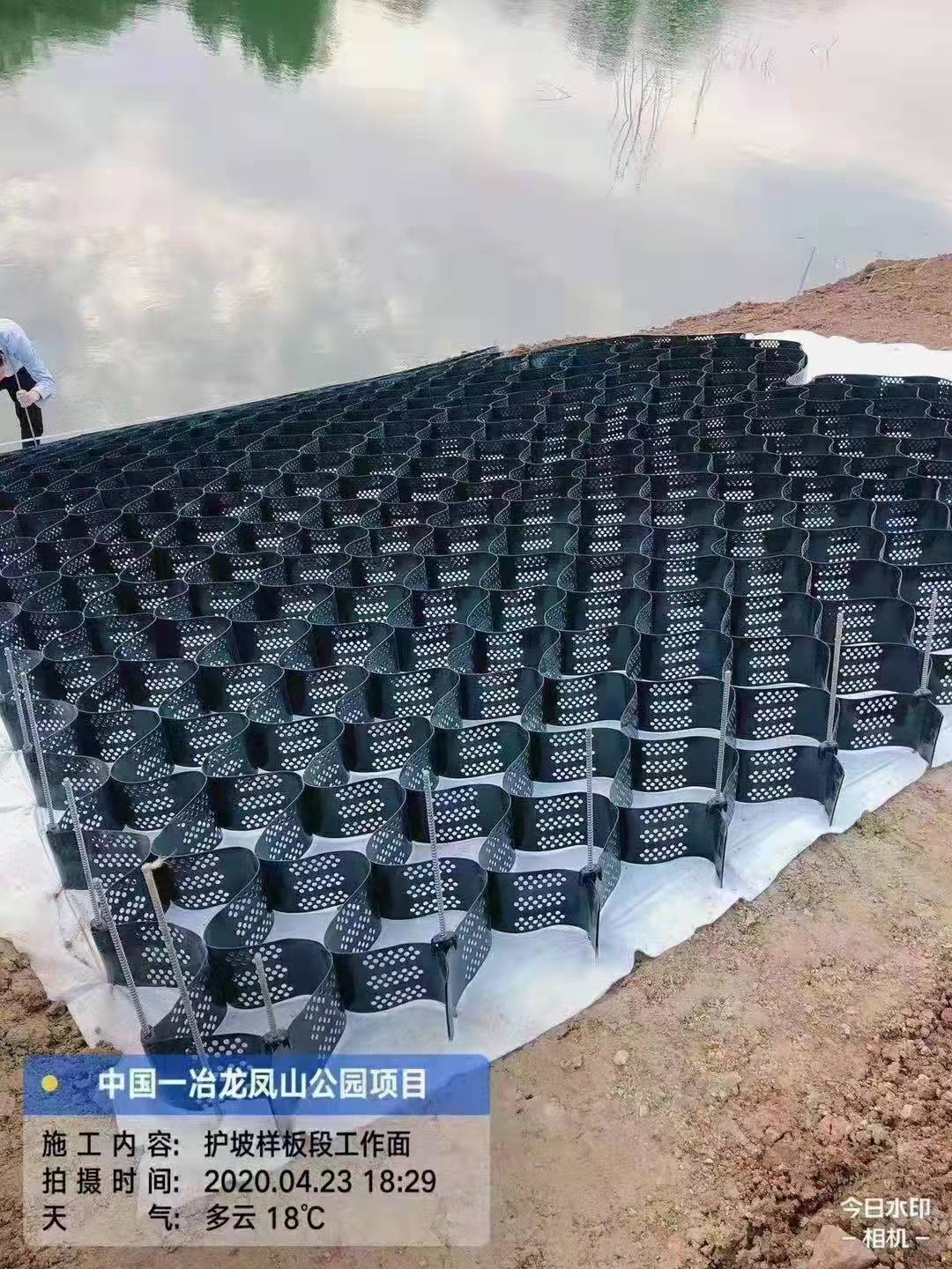 50mm-250mm Green Smooth HDPE Geocell for Slope Protection Improve Slope Performance